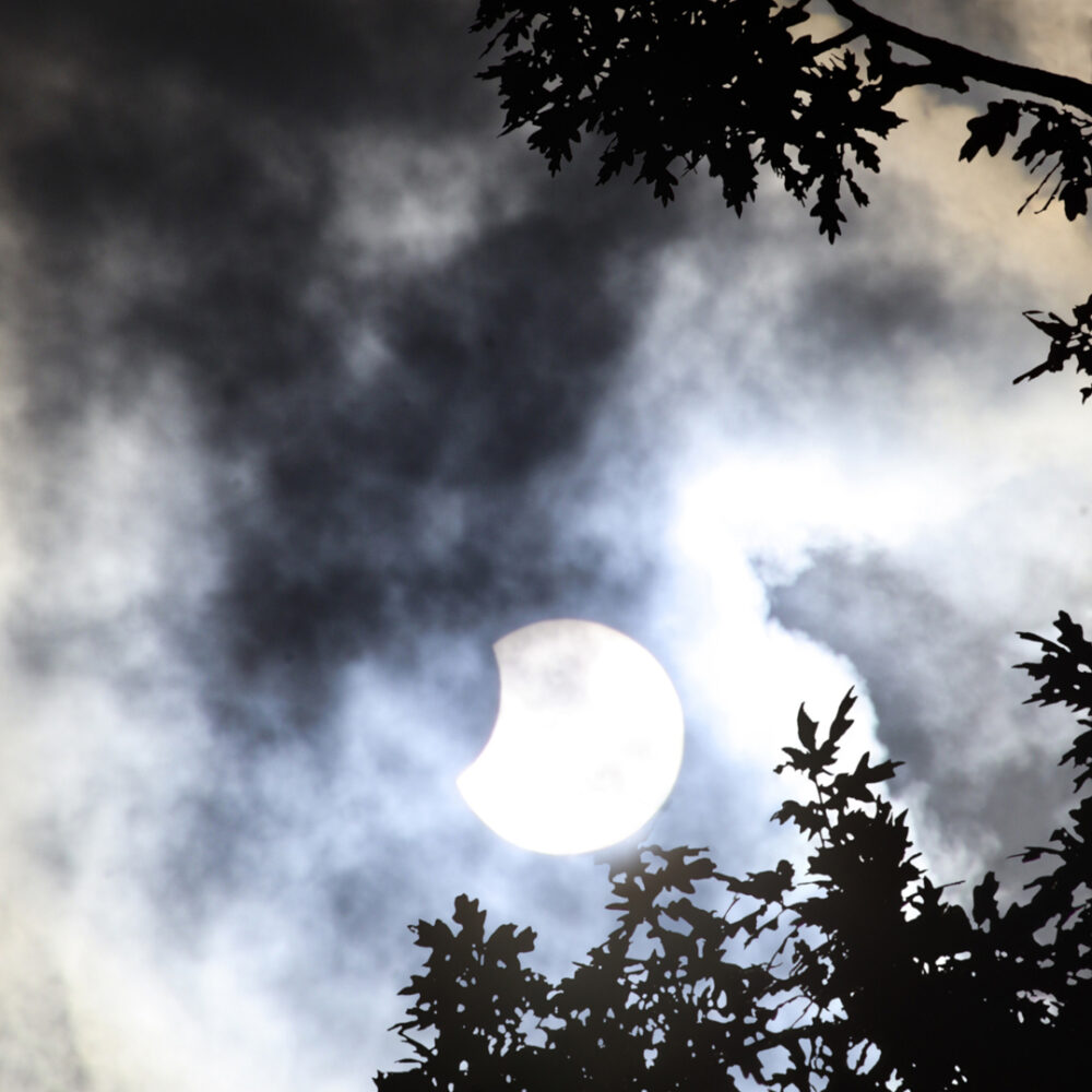 Die partielle Sonnenfinsternis im Oktober '22, aufgenommen mit einer Canon EOS M50 © Sabrina Enderle-Kleb