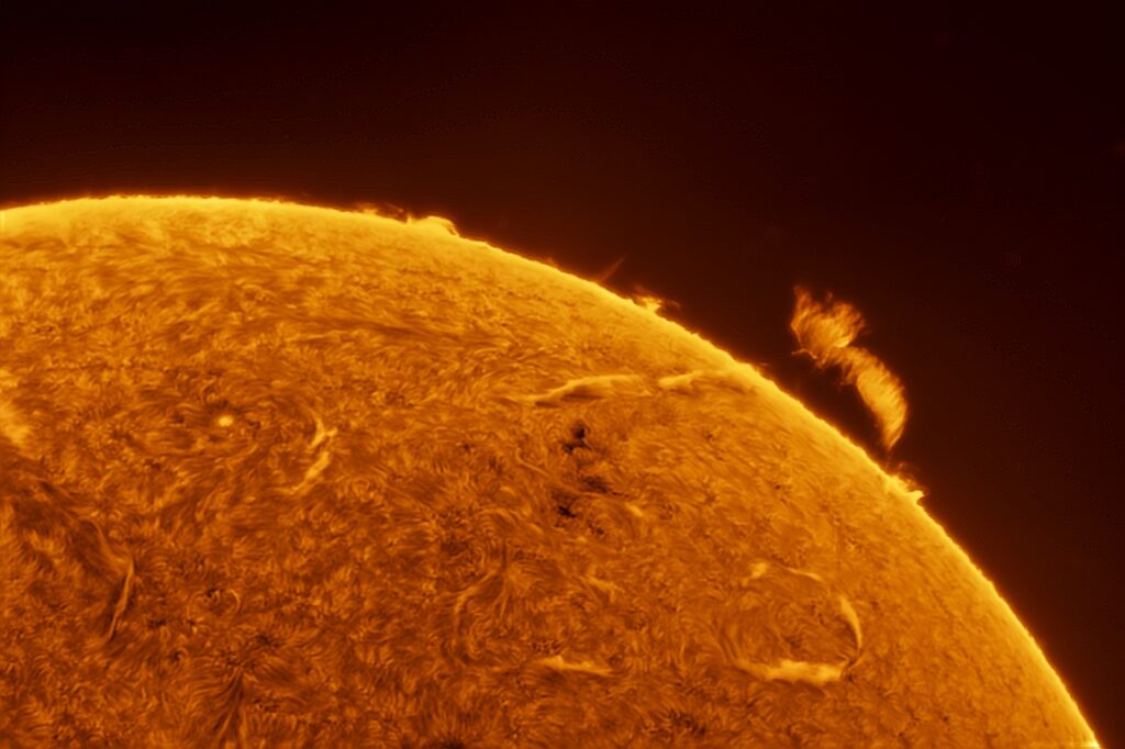 Größere bogenartige Protuberanz am Sonnenrand. Foto © Sven Wischmann